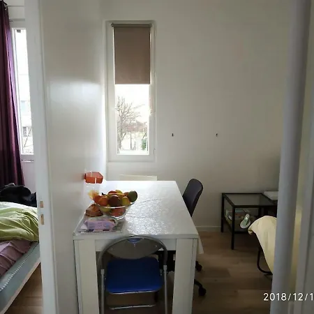 Nice Flat Near Metro 3 Gallieni